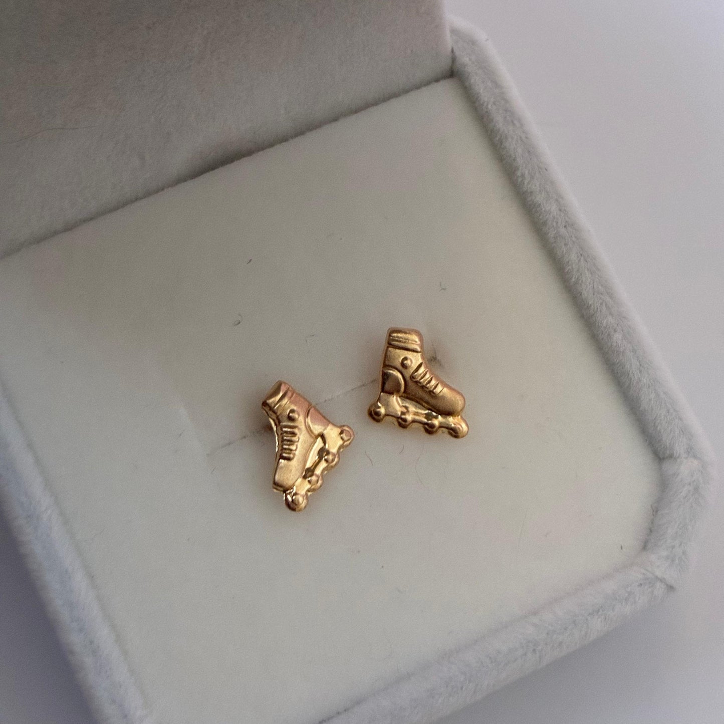 18K YELLOW GOLD PLAIN SKATES - 0.69GR