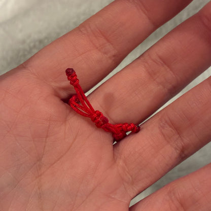 RED THREAD RING CROWN CHARM + 6 DIAMOND-CUT BEADS 18K YELLOW GOLD - ADJUSTABLE SIZE 0.56GR