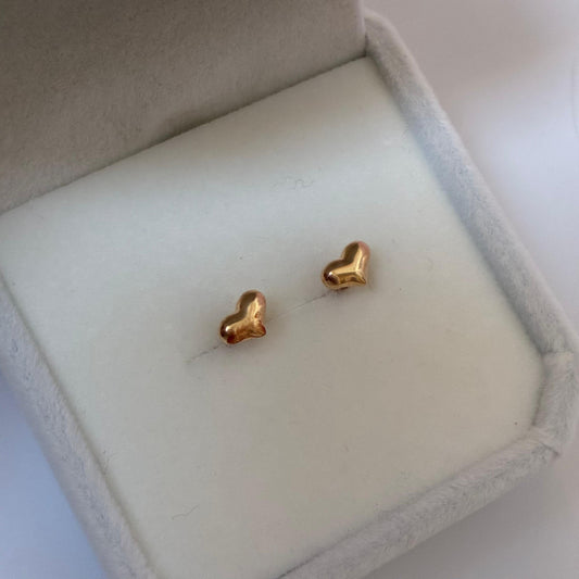 6MM PLAIN HEART STUDS IN 18K YELLOW GOLD - 0.53GR
