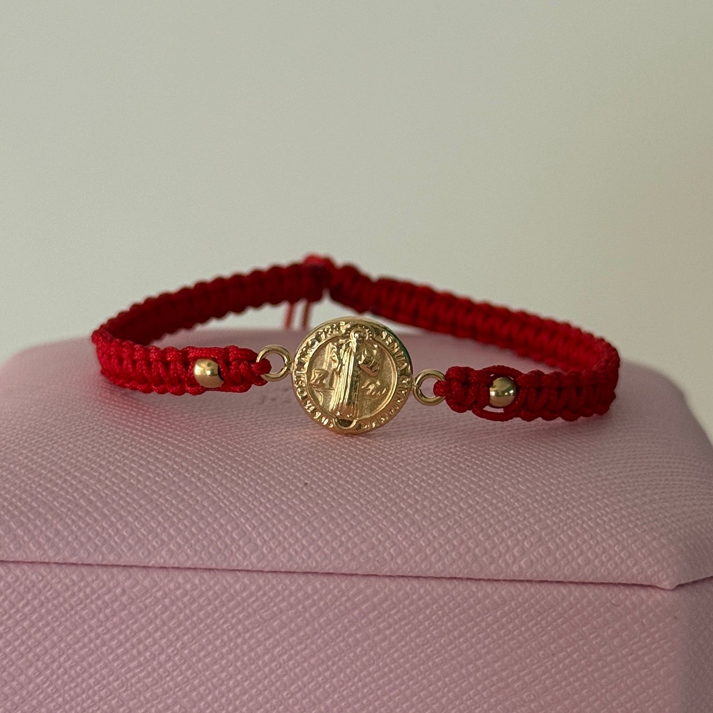 SAN BENITO RED THREAD BRACELET + 2 3M 18K YELLOW GOLD BALLS 0.7GR