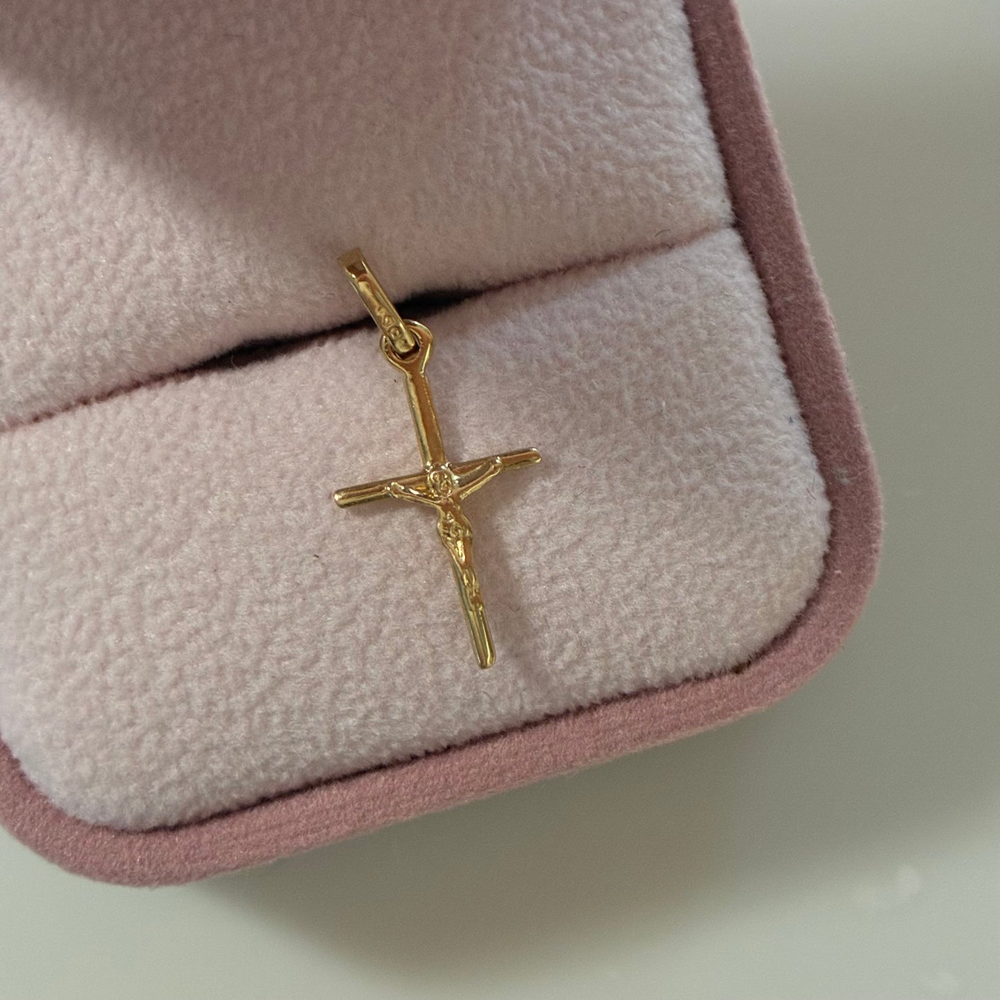 PLAIN CROSS PENDANT WITH CHRIST 2.2CM 18K YELLOW GOLD - 0.58GR