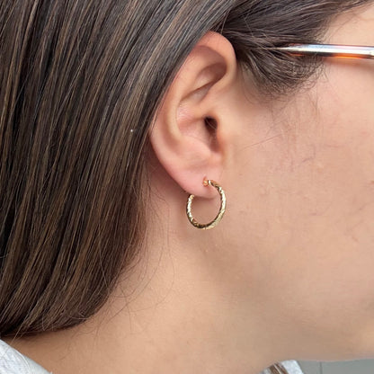 STRIPED PYRAMID STYLE HOOP EARRINGS 1.4CM 18K YELLOW GOLD - 1.34GR