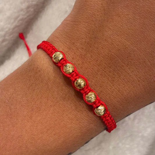 RED THREAD BRACELET 5 BEADS 5MM PLAIN/ DIAMOND CUT 18K YELLOW GOLD - 0.5GR