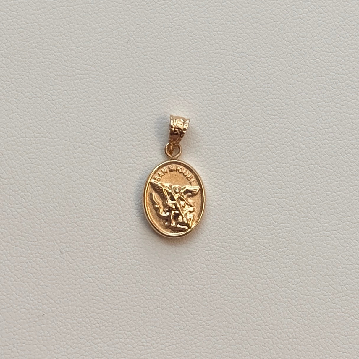 SAINT MICHAEL THE ARCHANGEL PENDANT 1.8CM 18K YELLOW GOLD - 0.65GR