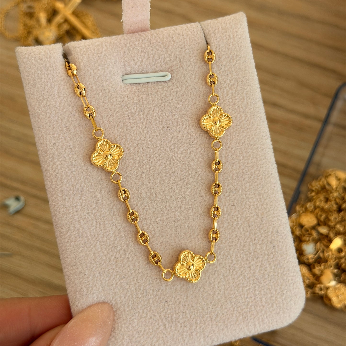 3MM DIAMOND CUT COFFEE BEAN BRACELET + THREE DIAMOND CUT CLOVER 18K YELLOW GOLD 18.5CM - 3.02GR