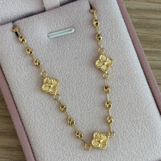 SMOOTH COFFEE BEAN BRACELET 3MM + DIAMOND-CUT CLOVER CHARMS YELLOW GOLD 18K 19.5CM - 2.95GR