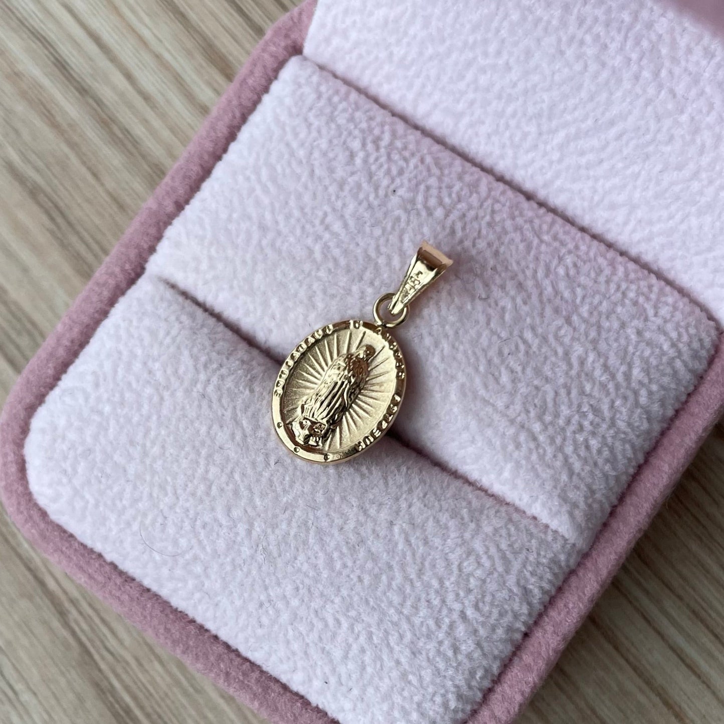 VIRGIN OF GUADALUPE PENDANT WITH SHIMMER 2CM YELLOW GOLD 18K - 0.63GR