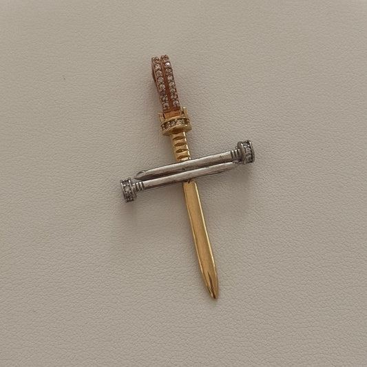DIJE CRUZ DE CLAVOS CON CIRCONES BLANCOS 4,5CM TRES OROS 18K - 3,7GR