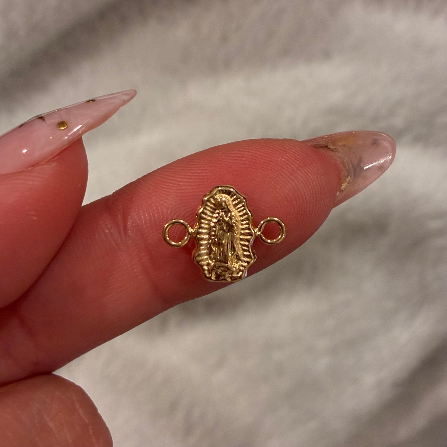 VIRGIN OF GUADALUPE SILHOUETTE BRACELET CHARM 1.1CM 18K YELLOW GOLD - 0.48GR