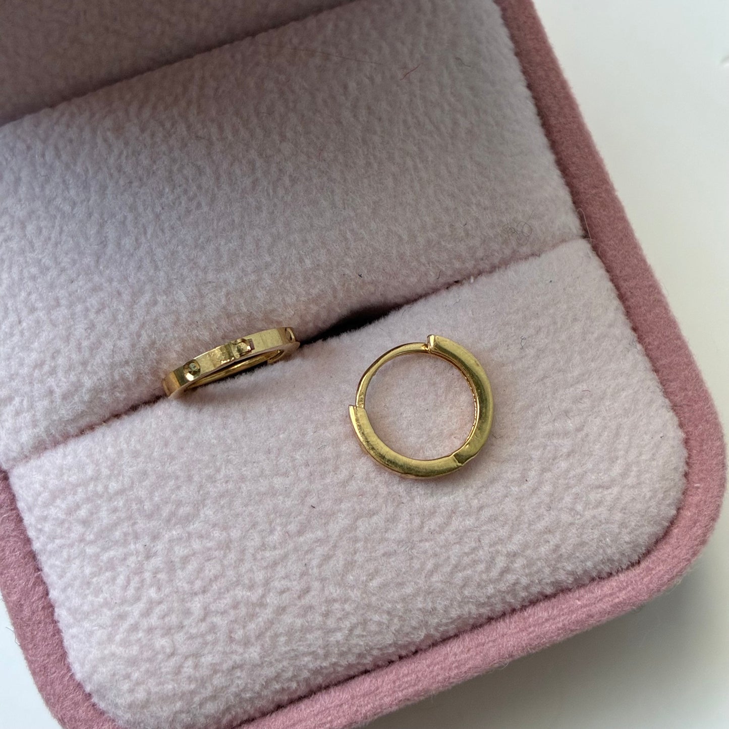 PLAIN CLIP-ON HOOPS WITH DIAMOND-CUT STUDS 0.7CM YELLOW GOLD ITALY ESP 18K - 0.64GR