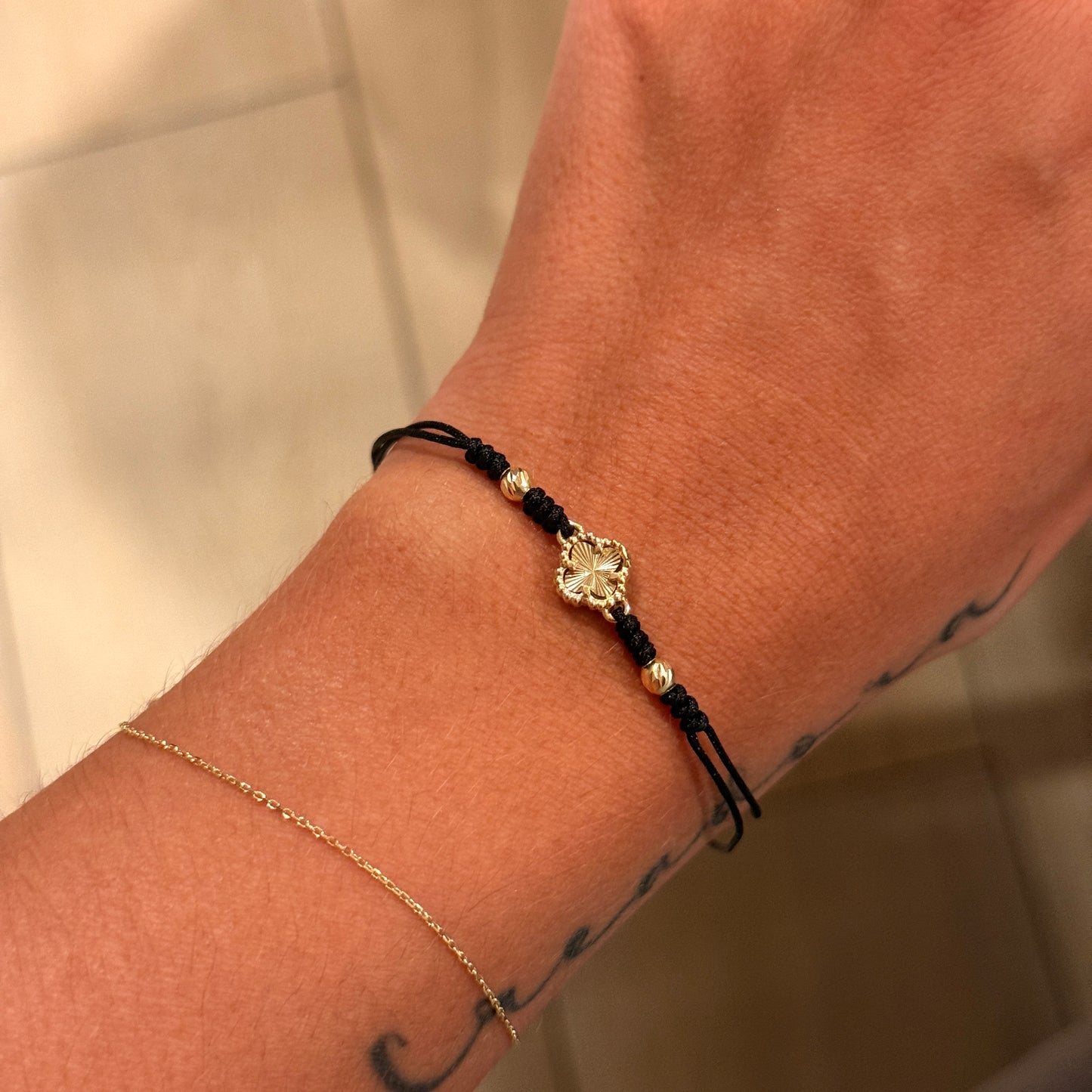 BLACK THREAD BRACELET WITH DIAMOND CLOVER + 2 SMOOTH BALLS 4M 18K YELLOW GOLD - 1.0GR