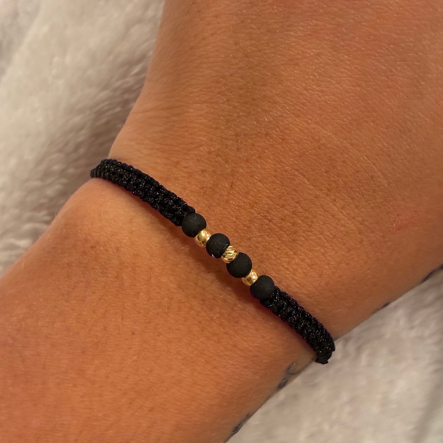 BLACK THREAD BRACELET WITH 3 SMOOTH/DIAMOND 3MM BEADS IN 18K YELLOW GOLD - 0.15GR