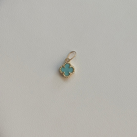 SKY BLUE CLOVER PENDANT 1.5CM 18K YELLOW GOLD - 0.8GR