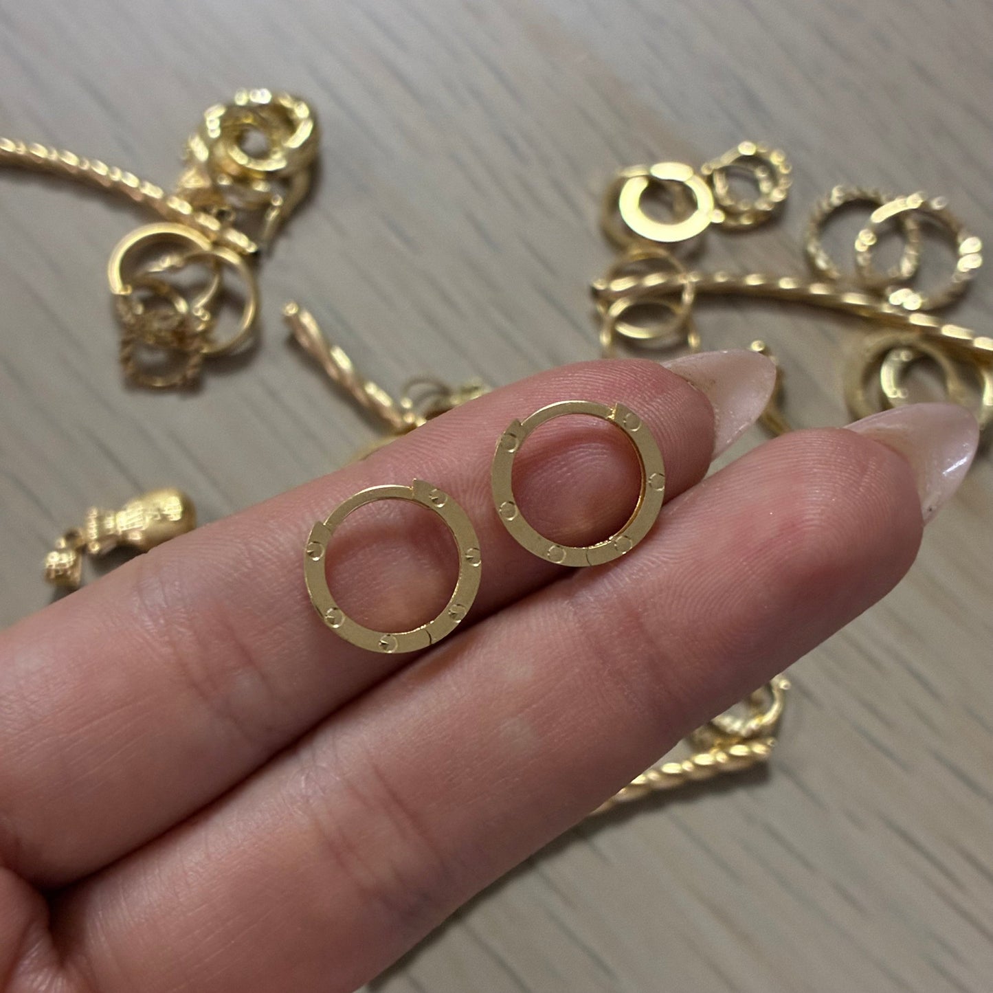 HOOP EARRINGS, CLICK CLOSURE, PLAIN AND DOTTED, 1CM, YELLOW GOLD, ITALY 18K - 1.43GR