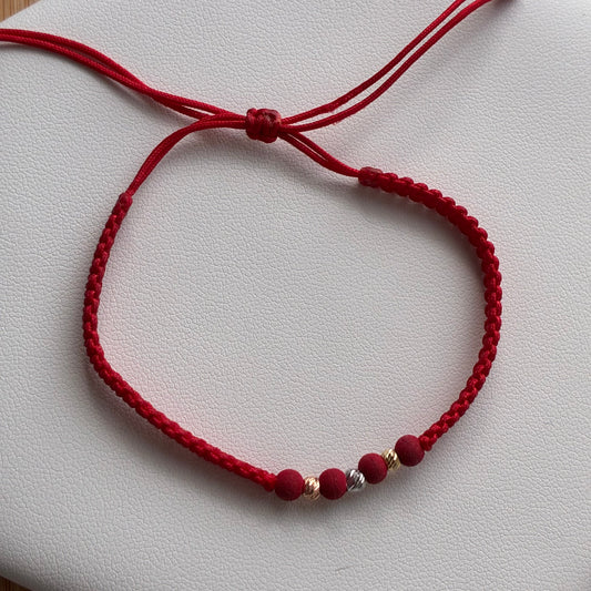 PULSERA HILO ROJO 3 BOLAS DIAMANTADAS 3M TRES OROS 18K - 0,2GR