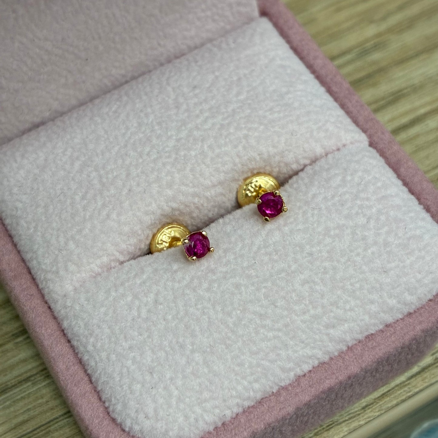 FUCHSIA ZIRCON STUDS 4 PRONGS 3MM 18K YELLOW GOLD - 0.61GR