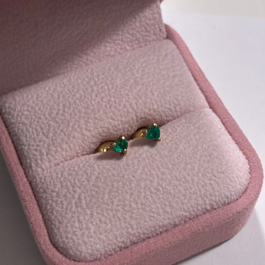 NATURAL EMERALD HEART CUT STUD 0.25 CARAT 18K YELLOW GOLD - 0.78GR