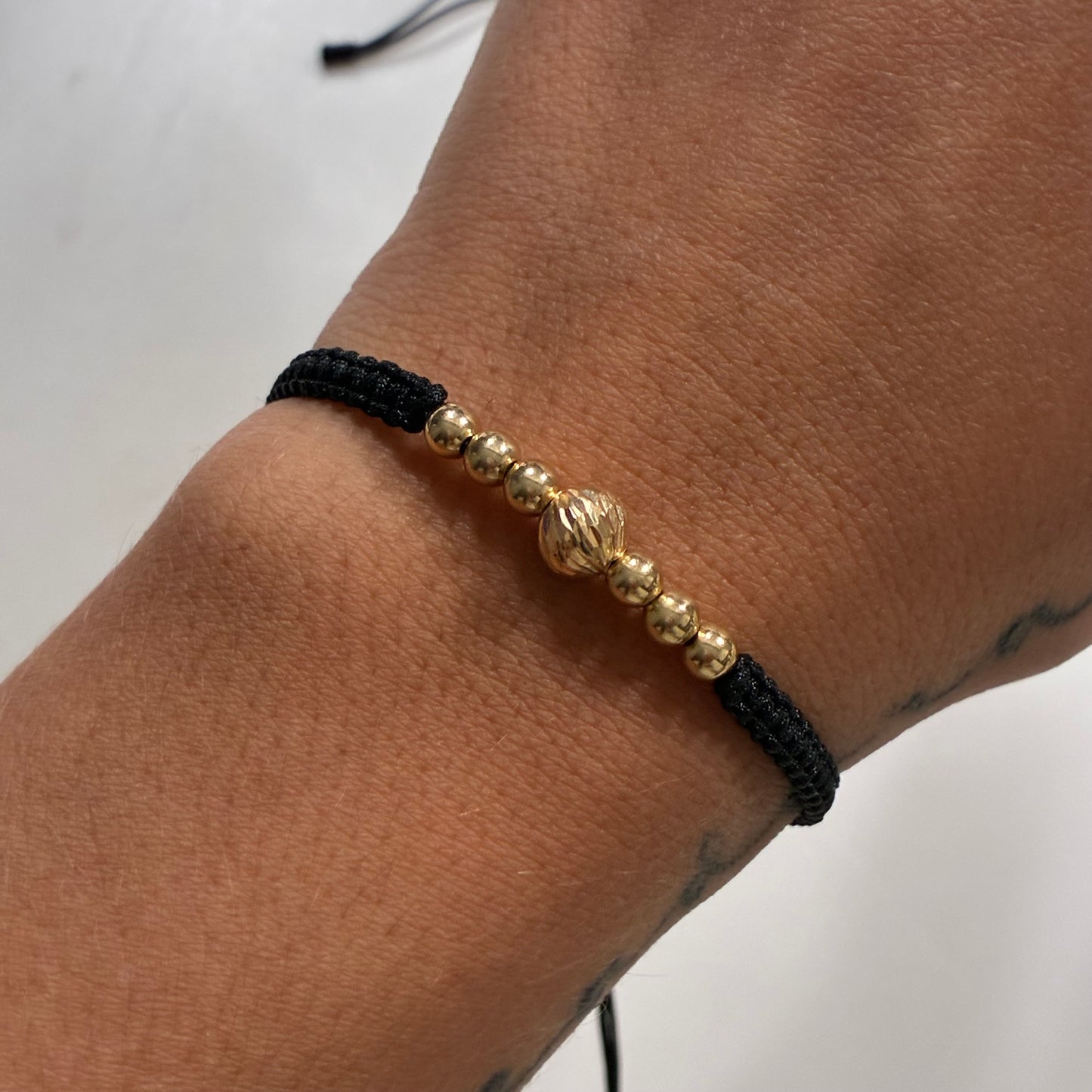 WOVEN BRACELET BLACK THREAD 7 BEADS (8M/4M) 18K YELLOW GOLD - 0.75GR