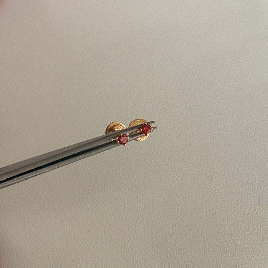 2MM RED MOISSANITE EARRINGS 18K YELLOW GOLD - 0.52GR