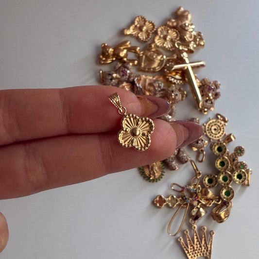 DIJE TREBOL DIAMANTADO 1.9CM ORO AMARILLO COL 18K - 0,74GR