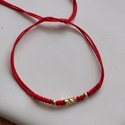 PULSERA HILO ROJO 1 CILINDRO + 2 BOLAS LISAS 3M ORO AMARILLO 18K - 0,25GR