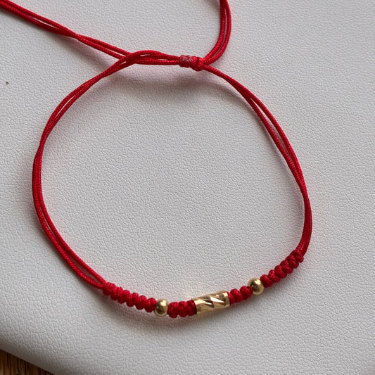 PULSERA HILO ROJO 1 CILINDRO + 2 BOLAS LISAS 3M ORO AMARILLO 18K - 0,25GR