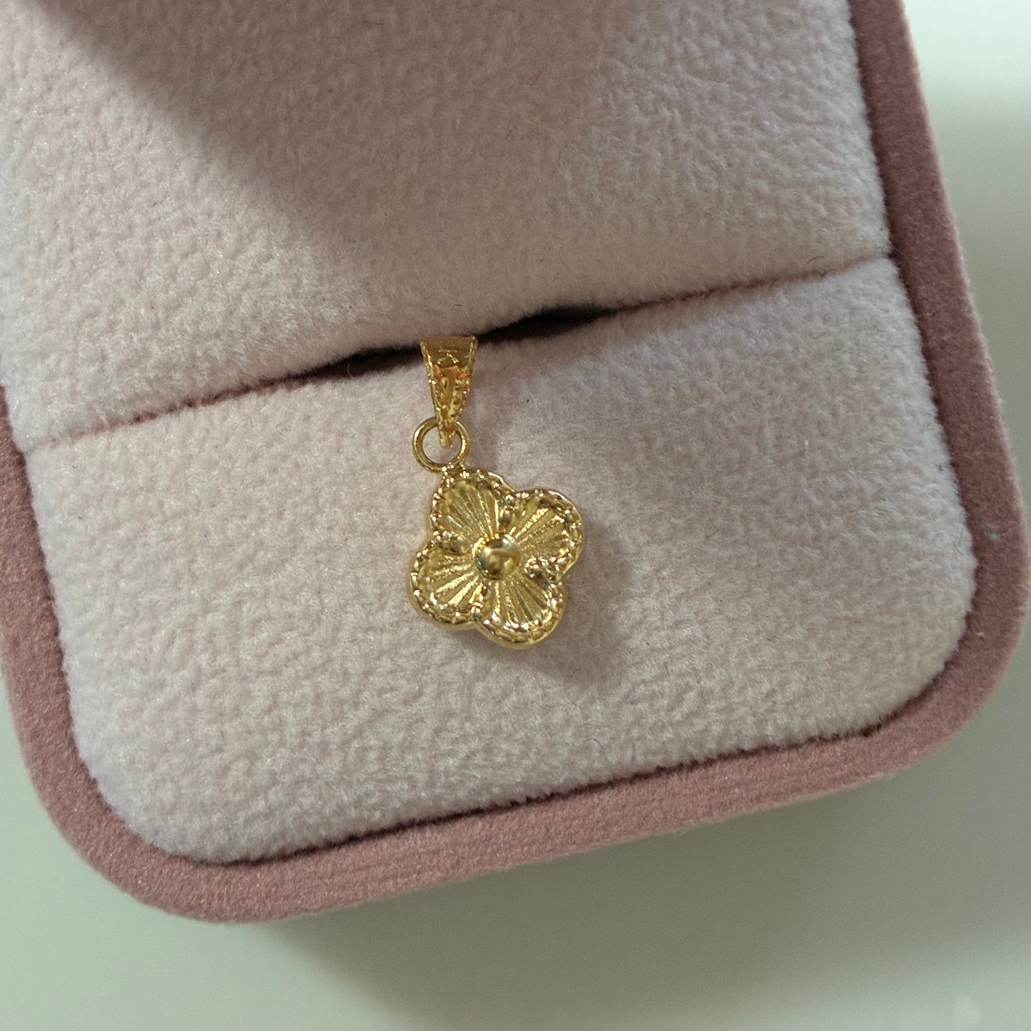DIJE TREBOL DIAMANTADO 1,5CM ORO AMARILLO 18K - 0,44GR