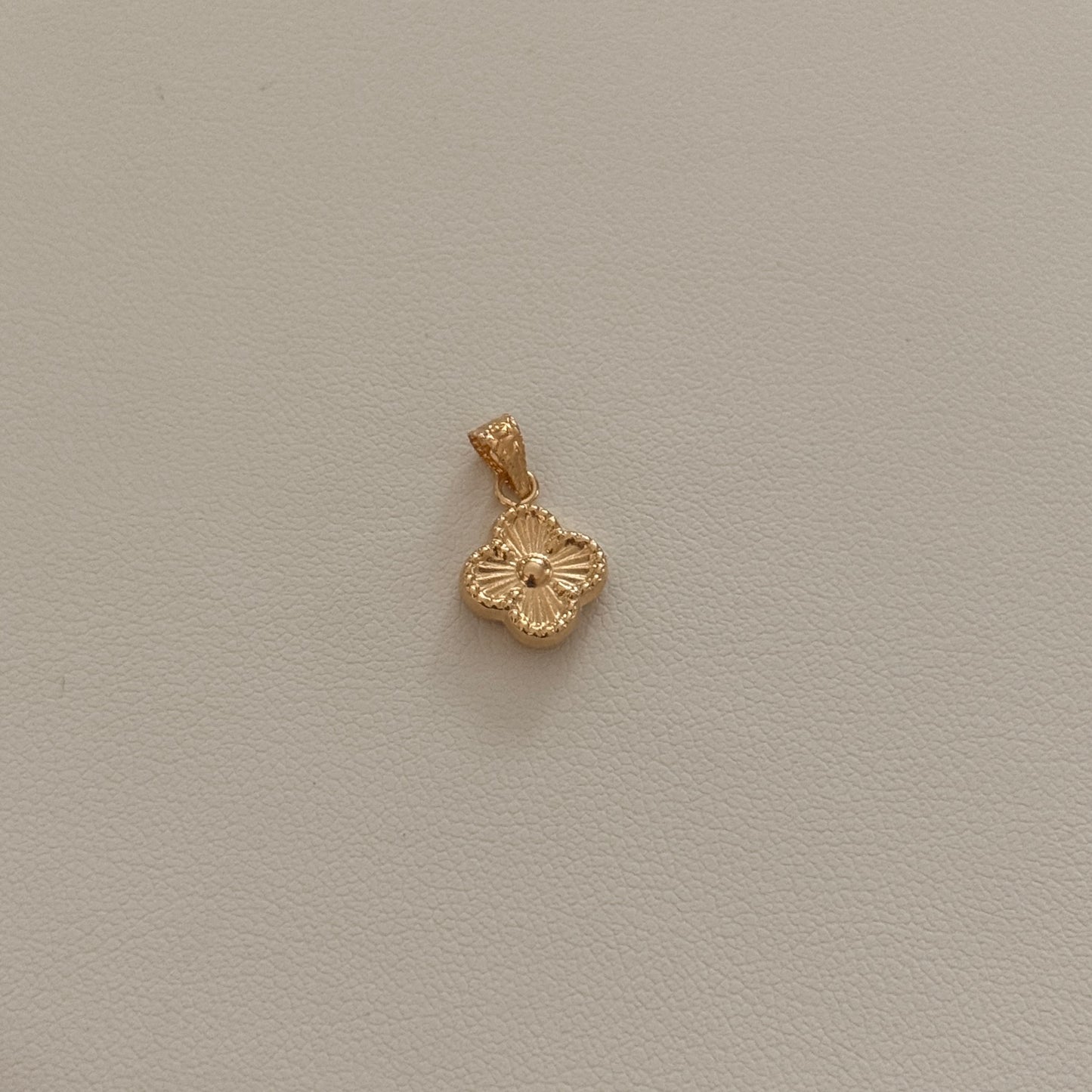 DIJE TREBOL DIAMANTADO 1,5CM ORO AMARILLO 18K - 0,43GR