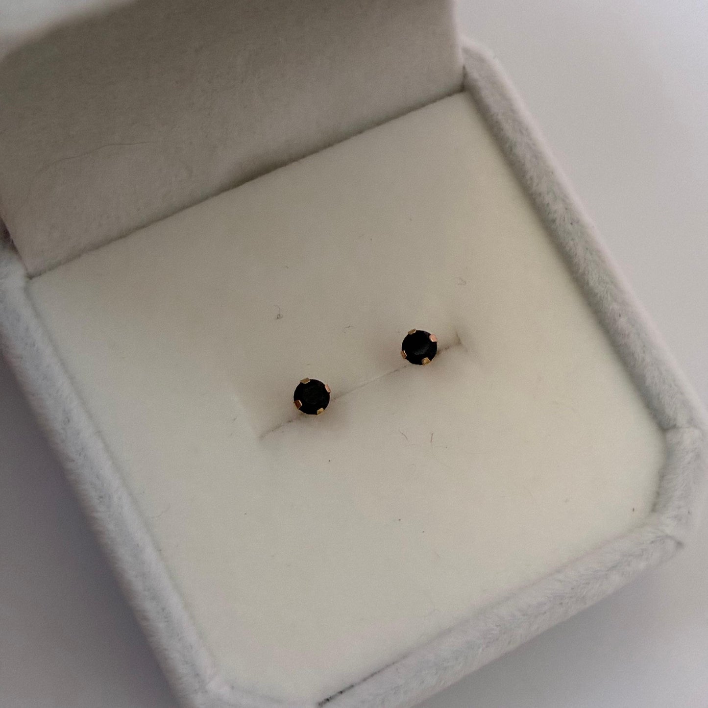 BLACK ZIRCON STUDS 5 POINTS 3MM YELLOW GOLD COL 18K