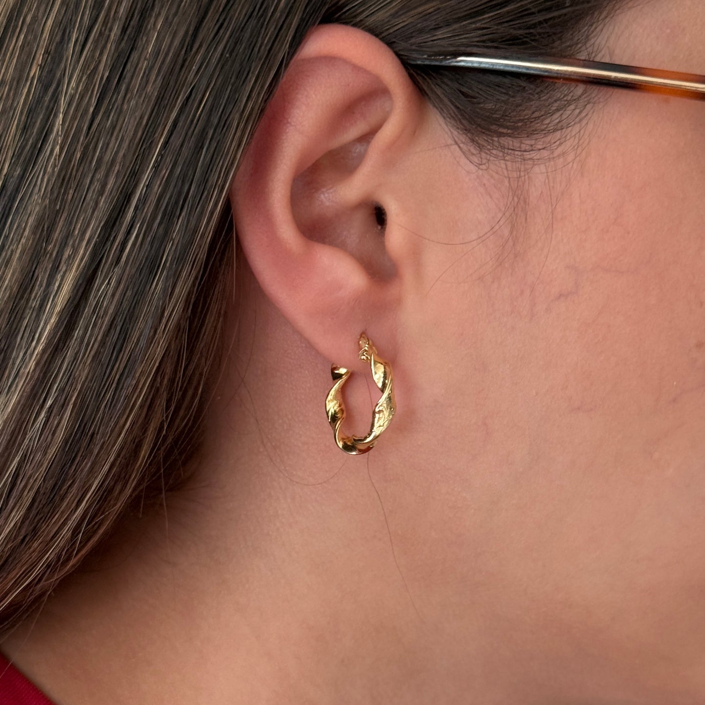 TWISTED HOOPS WITH DESIGN 1.6CM 18K YELLOW GOLD - 2.5GR