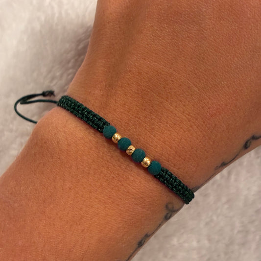 GREEN THREAD BRACELET WITH 3 SMOOTH/DIAMOND 3MM BEADS IN 18K YELLOW GOLD - 0.15GR