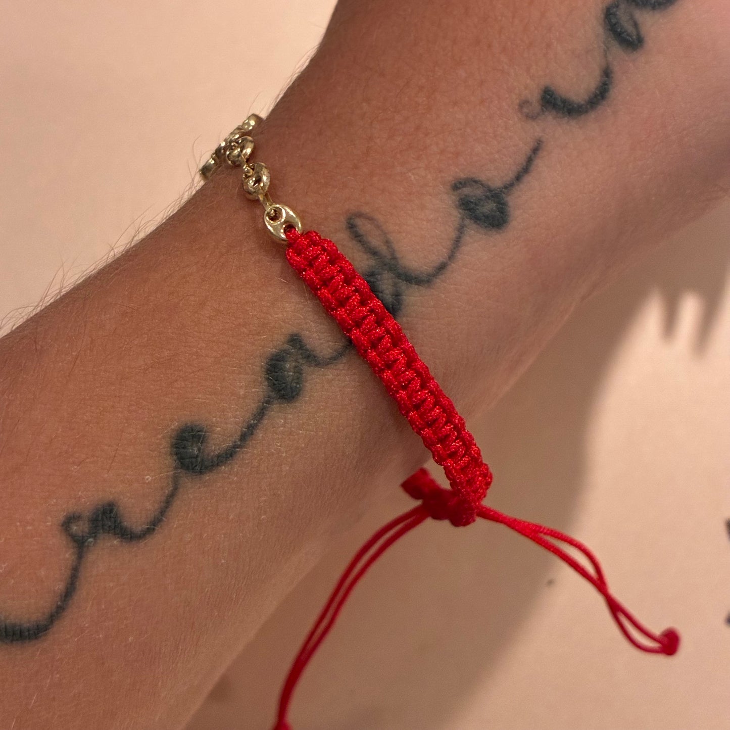 RED STRAND BRACELET WITH DIAMOND CLOVER CHARM + COFFEE BEAN 18K YELLOW GOLD - 0.71GR