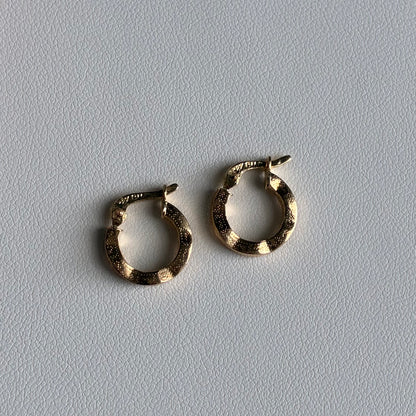 CANDONGAS ONDULADAS DIAMANTADAS 0.9CM ORO AMARILLO 18K - 1,16GR