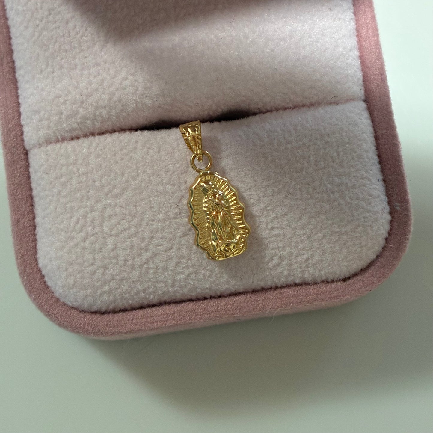 VIRGIN OF GUADALUPE SILHOUETTE PENDANT 1.6CM 18K YELLOW GOLD - 0.45GR