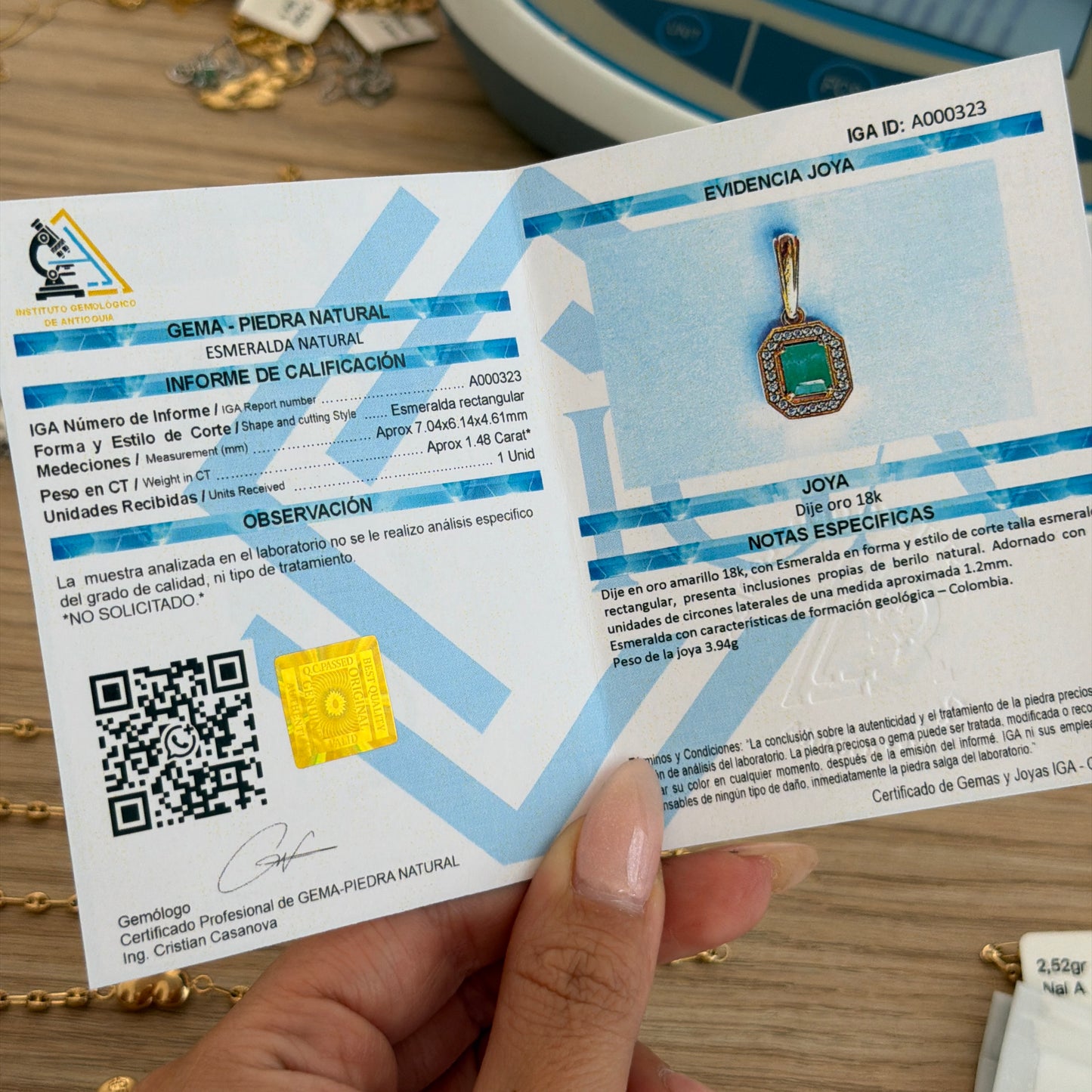 NATURAL EMERALD SQUARE PENDANT + WHITE STONES 18K YELLOW GOLD NECKLACE - 3.94GR