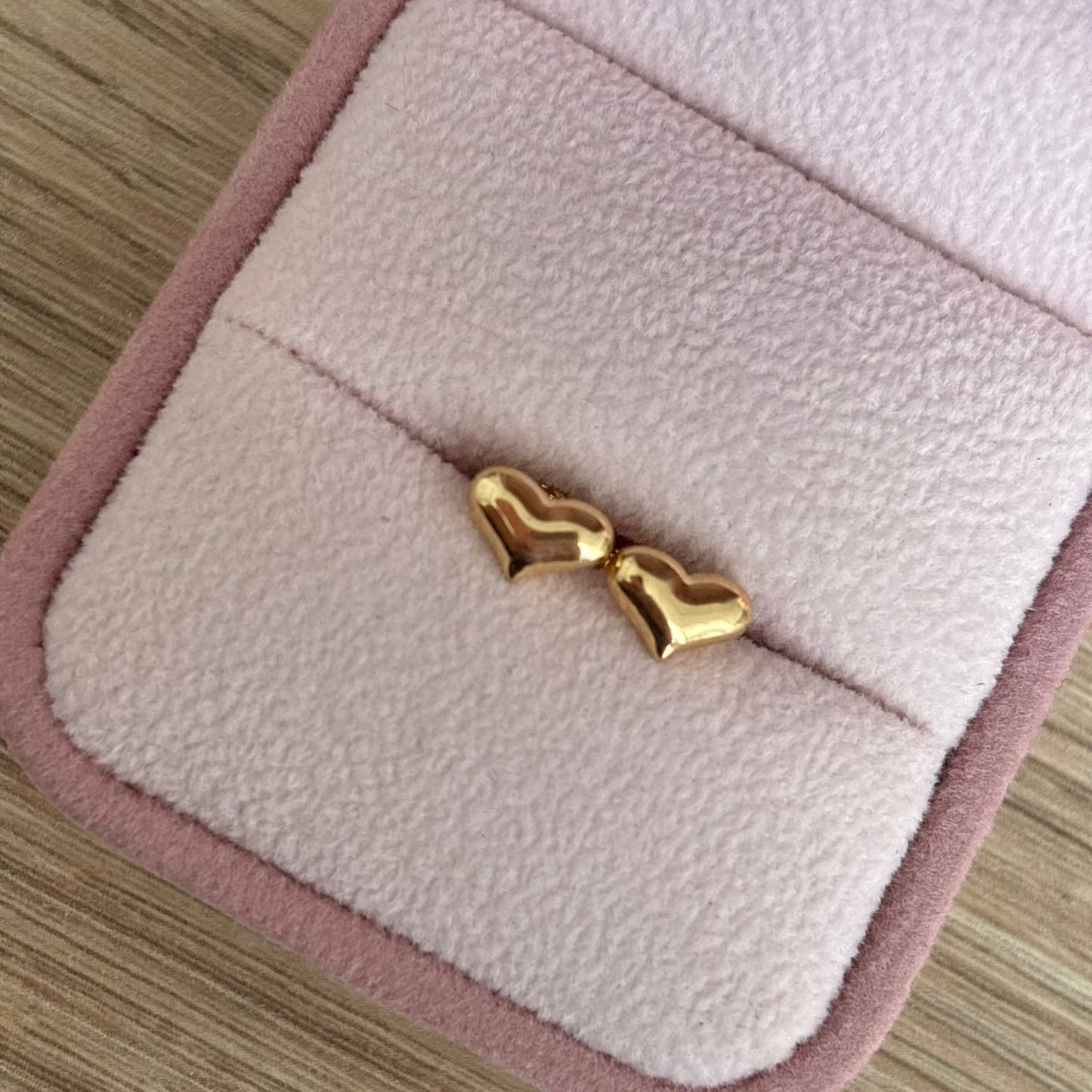 SMOOTH HEART STUDS IN 18K YELLOW GOLD - 0.68GR