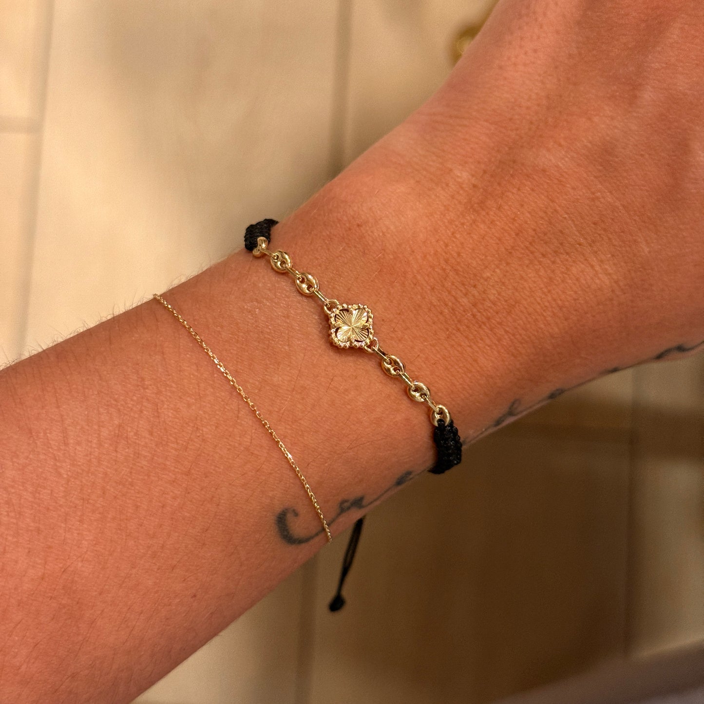 BLACK THREAD BRACELET WITH DIAMONDS CLOVER PENDANT 4.5CM + 3M 18K YELLOW GOLD COFFEE BEAN - 1.3GR