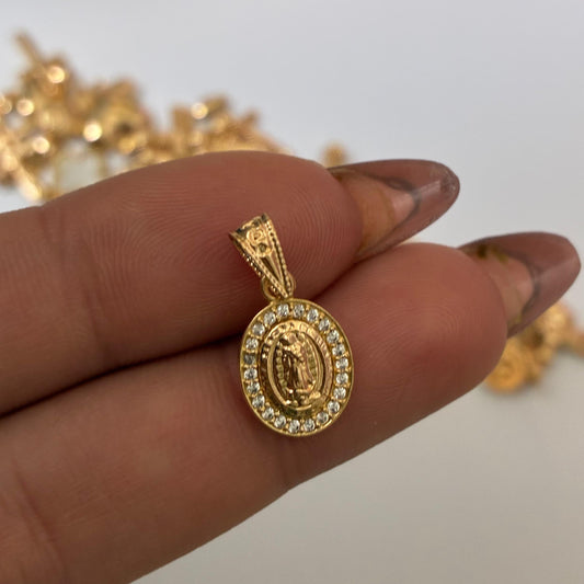 DIJE VIRGEN DE GUADALUPE CON PIEDRAS BLANCAS 2.1CM ORO AMARILLO COL 18K - 0,9GR