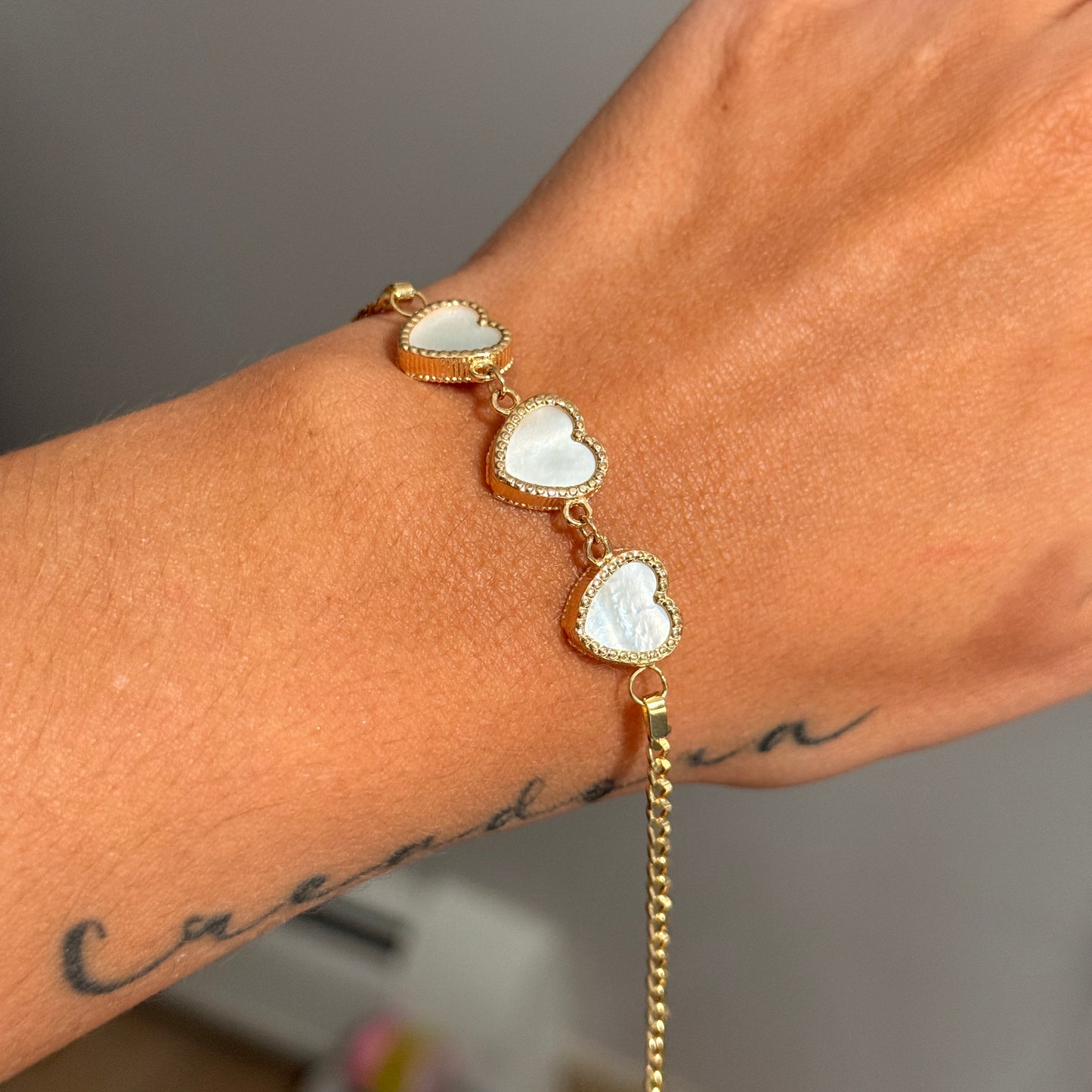 CUBAN BRACELET + WHITE MOTHER-OF-PEARL HEARTS 18K YELLOW GOLD 20CM -7.27GR