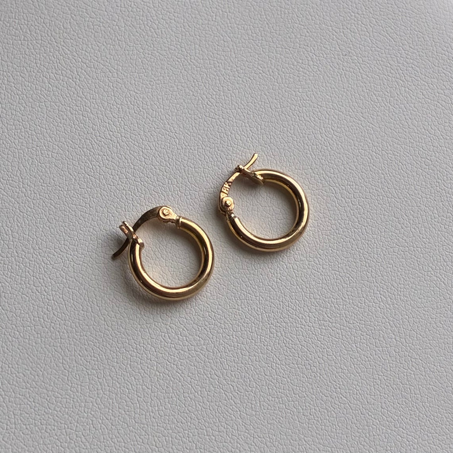 CANDONGAS LISAS REDONDAS 0.9CM ORO AMARILLO 18K - 1,0GR