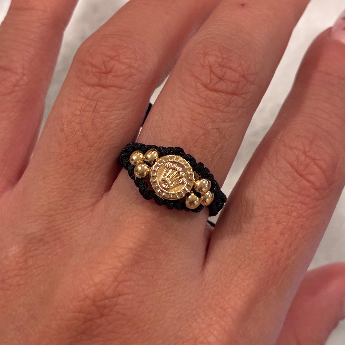 BLACK THREAD RING WITH CROWN CHARM + 6 SMOOTH BEADS 18K YELLOW GOLD - ADJUSTABLE SIZE 0.5GR