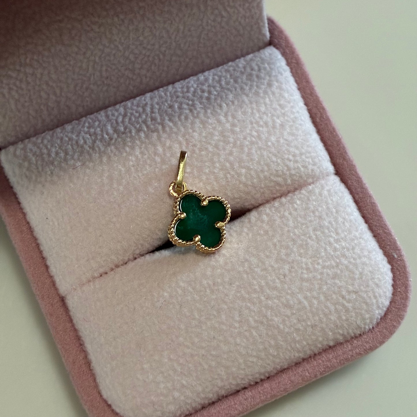 Clover Pendant with Green Stone 1cm 18K Yellow Gold - 0.87g