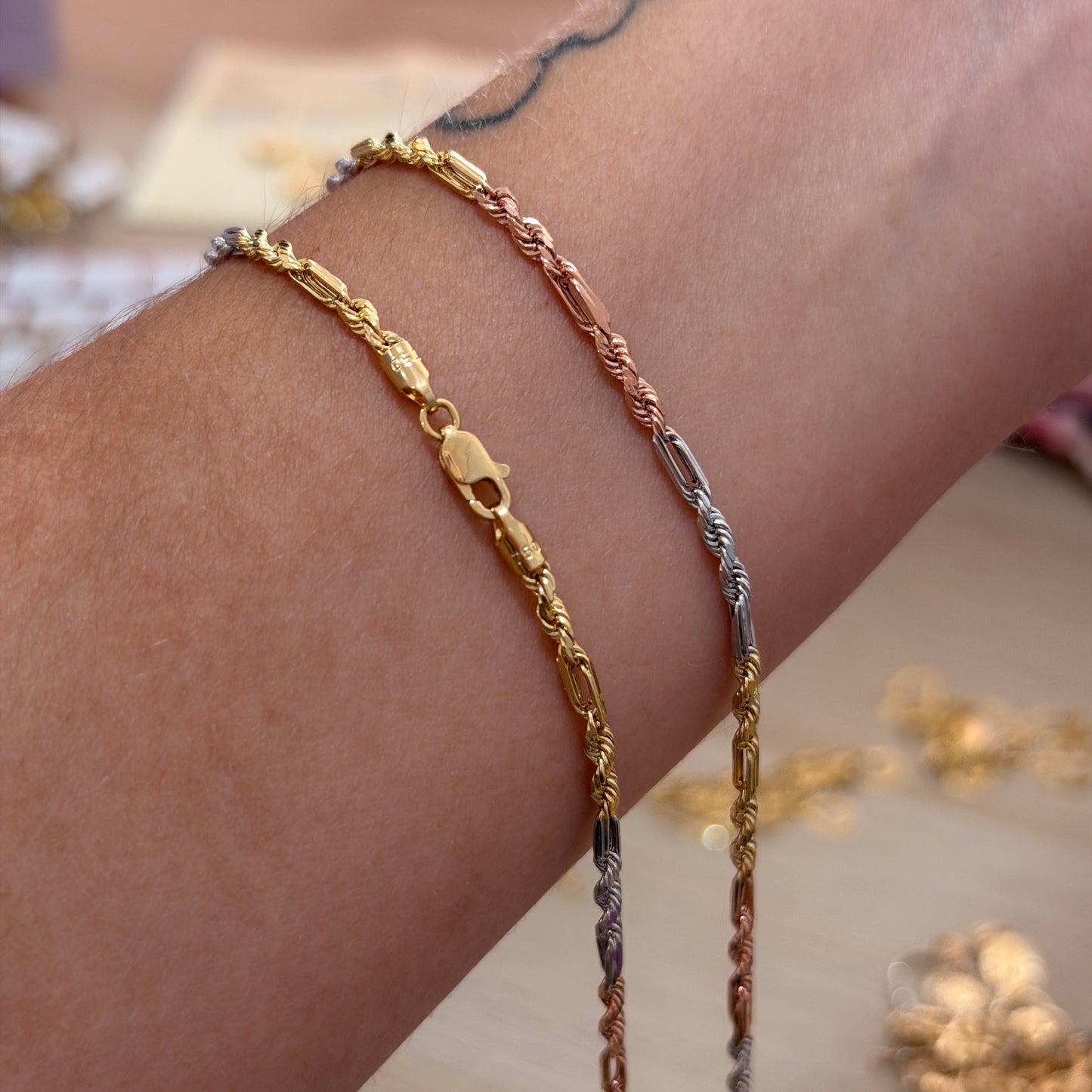 2.5MM THREE 18K GOLD LINK STYLE BOW CHAIN - 50CM 5.59GR