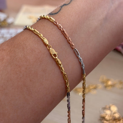 2.5MM THREE 18K GOLD LINK STYLE BOW CHAIN - 50CM 5.59GR