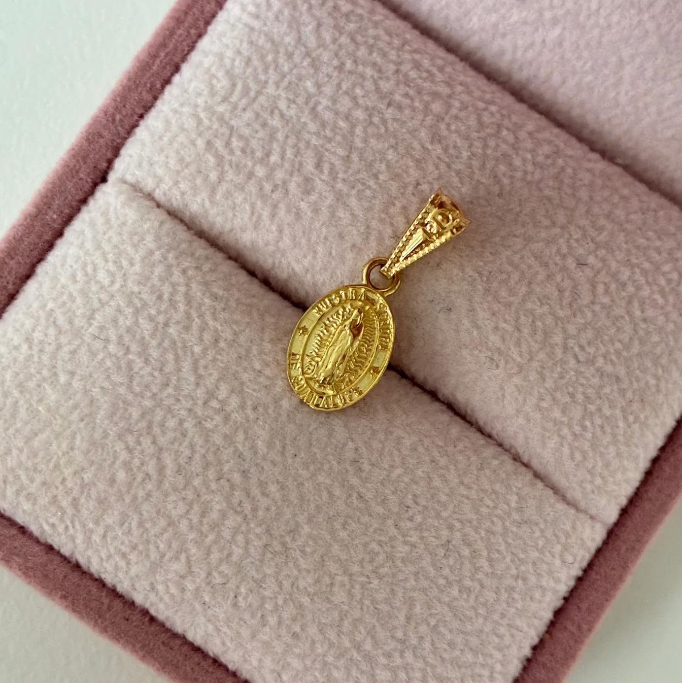 DIJE VIRGEN DE GUADALUPE MEDALLA 1.9CM ORO AMARILLO COL 18K - 0,72GR