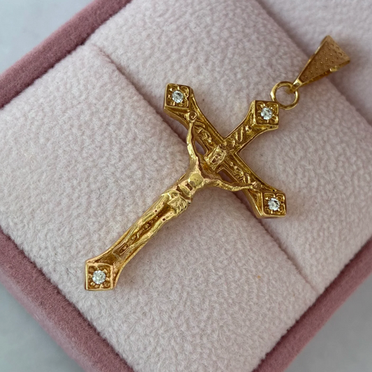 DIJE CRUZ CENTRO BORDEADO CON CRISTO + PUNTAS PIEDRAS BLANCAS 4.5CM ORO AMARILLO COL 18K - 3,61GR