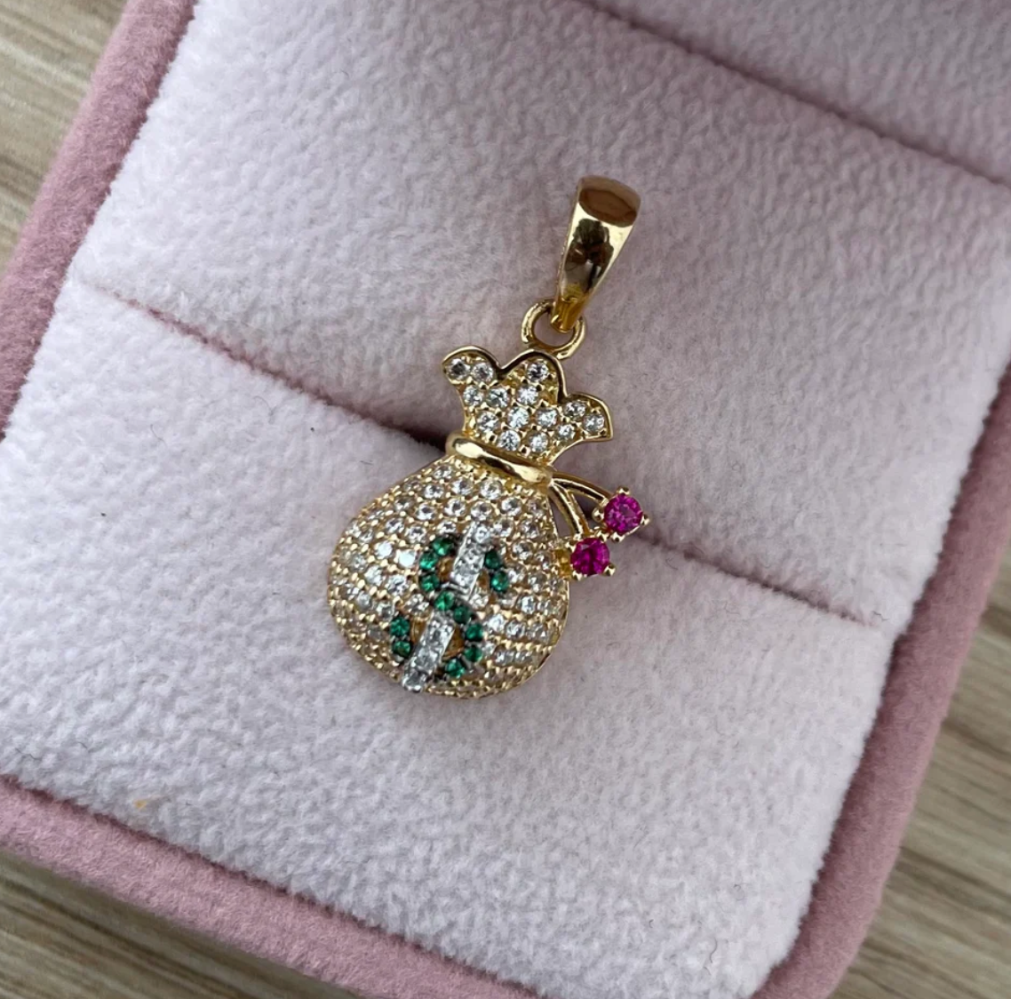 PENDANT MONEY BAG WITH WHITE, GREEN, AND FUCHSIA STONES 2.51CM 18K YELLOW GOLD - 2.60GR