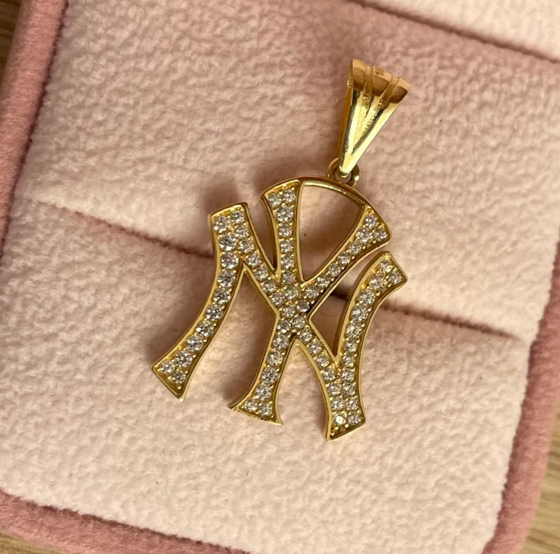 NEW YORK SYMBOL PENDANT WITH WHITE STONES 3CM 18K YELLOW GOLD ITALY - 2.45GR