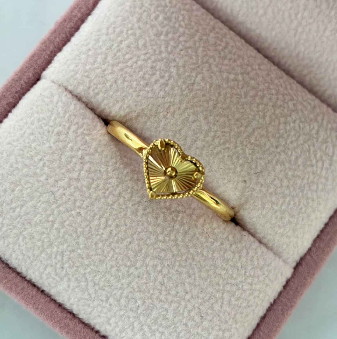 DIAMOND-CUT HEART RING 18K YELLOW GOLD SIZE 9 - 1.23GR