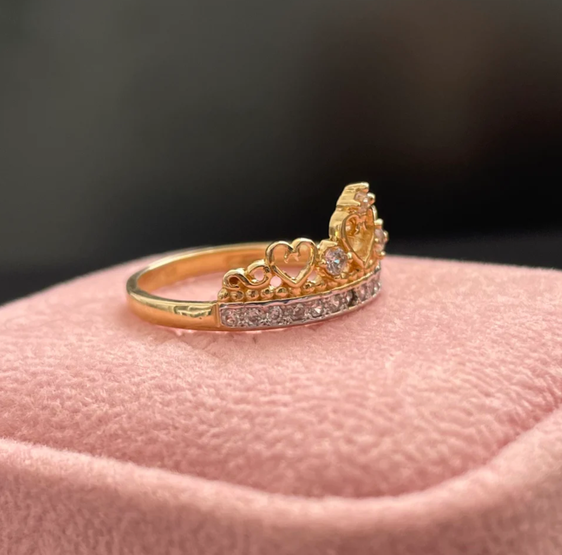 CROWN RING WHITE STONES WITH 5MM HEART YELLOW GOLD 18K PLATED SIZE 7.5 - 2.86GR